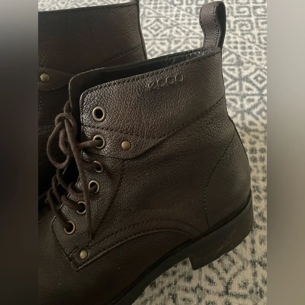 Men’s Ecco boots 9